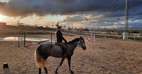 Hipica El Potril - Campo de equitacion