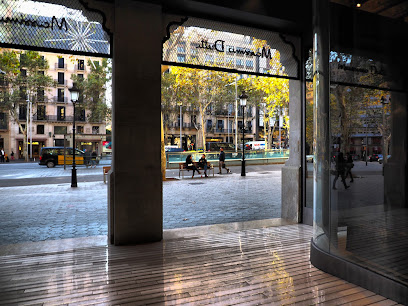 Imagen de Massimo Dutti Barcelona Store -